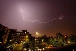 DANAS SUNČANO I PRIJATNO, A SLEDI ONDA PREOKRET: Evo kada stižu kiša i pljuskovi