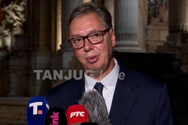 VUČIĆ SE OBRAĆA IZ PARIZA! Makron ga srdačno dočekao u Jelisejskoj palati
