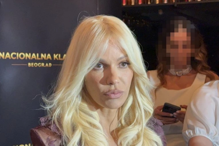 DEČKO NATAŠE BEKVALAC MUVAO POZNATU PEVAČICU?! Prišao joj u klubu i momentalno KRENUO U AKCIJU!