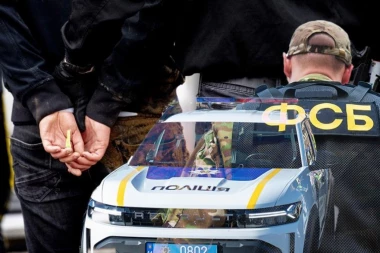 KRVOPROLIĆE U VOZU! Osuđenik tokom transporta ubio zatvorskog čuvara i ranio još trojicu!