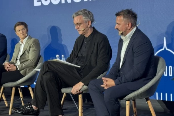 Čadež: Srbija mora ponovo da se usmeri na izgradnju digitalne ekonomije zasnovane na veštačkoj inteligenciji (FOTO)