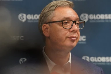 VUČIĆ PODSETIO NA SREBRENICU: Skoro sam bio linčovan, a niko nikada nije tražio istragu