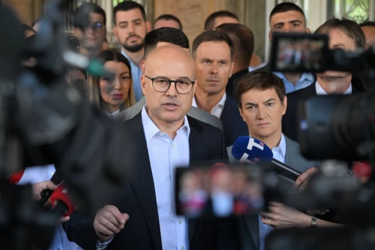 KUPUS, KAMEN ILI GOLUB, BLOKADERIMA SVEJEDNO KO IM JE NA LISTI! UŽASAVAJUĆE! Vučević otvoreno: Velika mačka u džaku, VARAJU NAROD! Kako će oni da vode državu?!