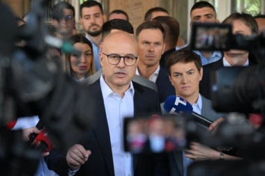 KUPUS, KAMEN ILI GOLUB, BLOKADERIMA SVEJEDNO KO IM JE NA LISTI! UŽASAVAJUĆE! Vučević otvoreno: Velika mačka u džaku, VARAJU NAROD! Kako će oni da vode državu?!