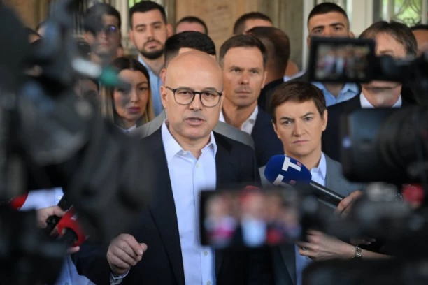 KUPUS, KAMEN ILI GOLUB, BLOKADERIMA SVEJEDNO KO IM JE NA LISTI! UŽASAVAJUĆE! Vučević otvoreno: Velika mačka u džaku, VARAJU NAROD! Kako će oni da vode državu?!
