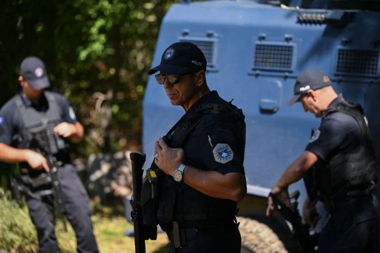 DECA GLEDALA HOROR I VRIŠTALA! Oružana pljačka u Orahovcu - razbojnici s pištoljem iskočili iz žbunja, brutalno napali ženu i oteli torbu punu para!