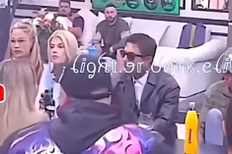 Filip Đukić skočio na Aneli Ahmić