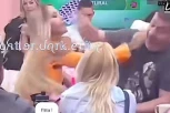 ANELI KRVNIČKI ŠČEPALA IVANA MARINKOVIĆA: Počela da ga DAVI, NOKTE mu zarila u VRAT, obezbeđenje je JEDVA OBUZDALO! (VIDEO)