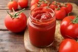 VRANJSKE DOMAĆICE VERA I JELKA OTKRIVAJU TAJNE SVOJE ZIMNICE! Evo kako spremaju paradajz u flašama za zimu!