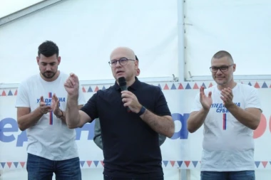 OGLASIO SE VUČEVIĆ: Skup u Novom Sadu biće najveći u izbornoj kampanji SNS!