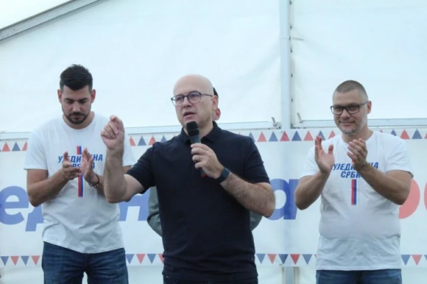 OGLASIO SE VUČEVIĆ: Skup u Novom Sadu biće najveći u izbornoj kampanji SNS!