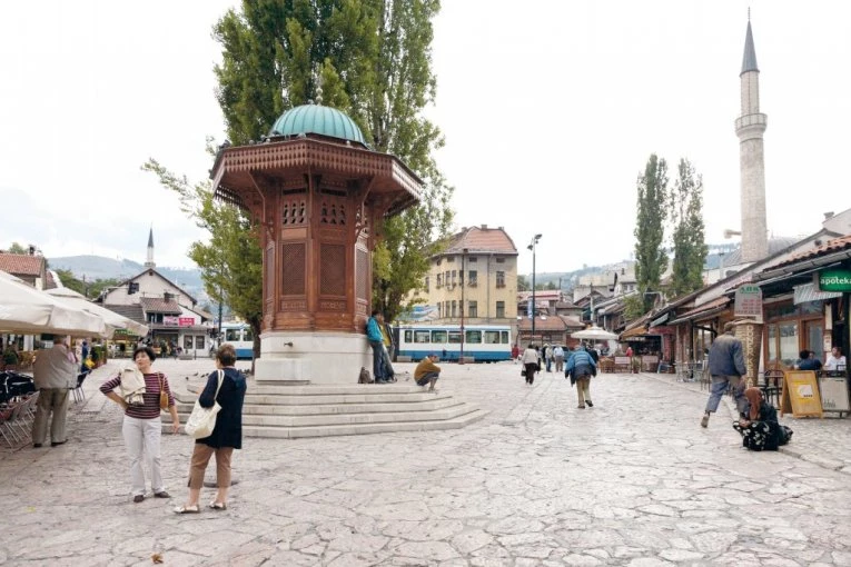 Skandal u Sarajevu: Fudbaler digao tri prsta pa morao da se javno izvini