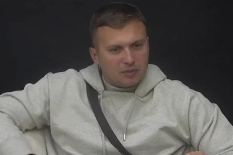 VODIO ME JE NA VEČERU, A SAD SE KOMPLEKSIRA ZBOG LAURE: Stefan Karić obrisao patos Carem - ovo je istina o odnosu sa Anđelom i Aneli! (VIDEO)