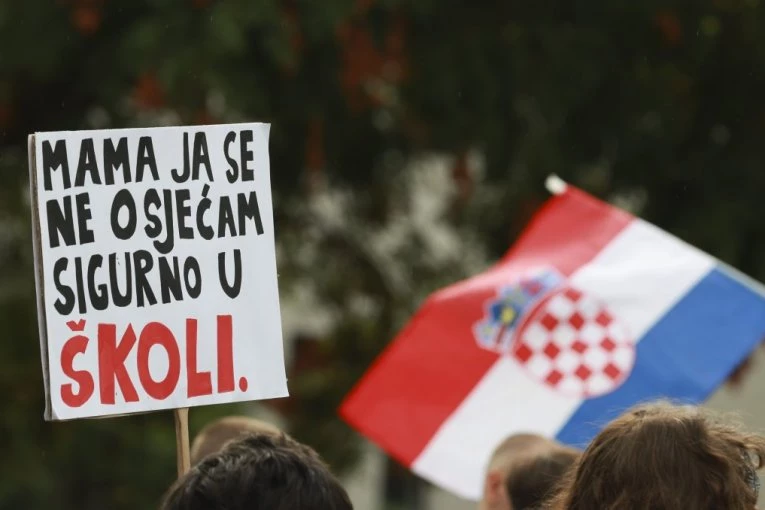 "OVDE TREBA VRIŠTATI!" Zagrebačka škola na nogama nakon napada nožem: Učenici i roditelji traže hitne mere i odgovornost! (FOTO)