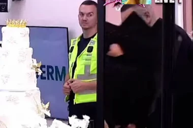 HITAN VANREDNI ULAZAK U ELITU 10 - Filip Car dobio SPECIJALNO iznenađenje, NJOJ se niko nije nadao! (FOTO)