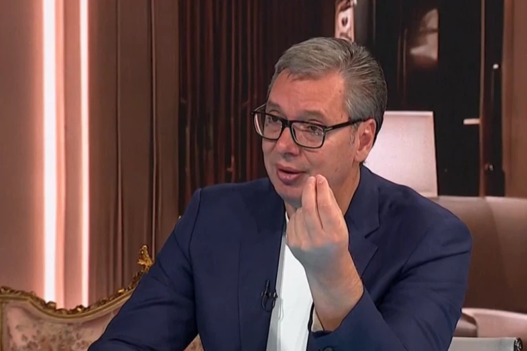 "HTELI SU DA UNIŠTE ZEMLJU!" Vučić o aferi "zvučni top" - NEKO JE TONSKI NALEPIO HUK POLETANJA AVIONA I ZATO JE LJUDIMA IZGLEDALO DA IH JE NEŠTO POČISTILO