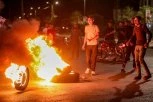 HAOS U ZEMLJI! Gorivo poskupelo do 40 odsto, građani BLOKIRALI puteve i traže OSTAVKE ministara! (FOTO, VIDEO)