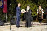 VLADIKA DAVID MEĐU VELIKANIMA KOJI SU DOBILI “CVET U KAMENU”: Njegove reči o ljubavi imaju posebnu težinu