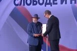 Aleksandar Vučić odlikovao Petra Božovića i Ivanu Žigon - na spisku su i ovi glumci!