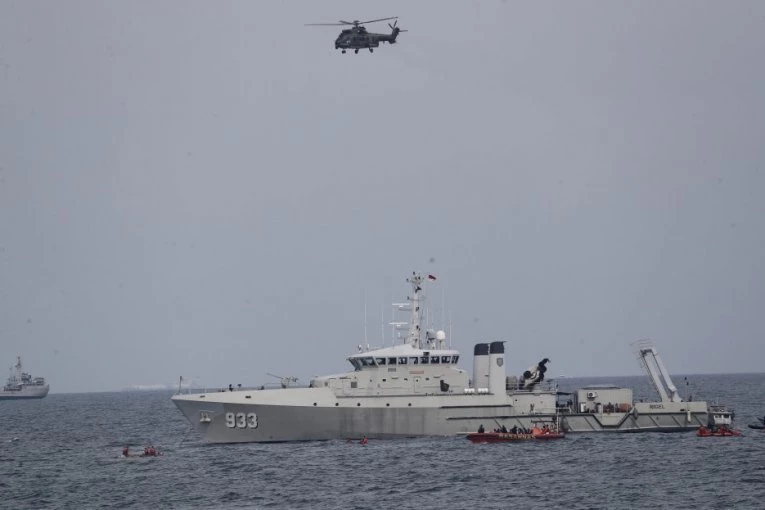 DRAMA U NATO DRŽAVI! Ruska fregata ispalila dva mamca na vojni helikopter, jedan prošao na maloj udaljenosti!