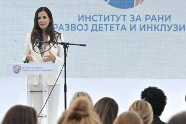 TAMARA VUČIĆ ponela najmoderniji kroj odela: Duži strukirani sako i široke pantalone su HIT SEZONE - svi ih žele (GALERIJA)