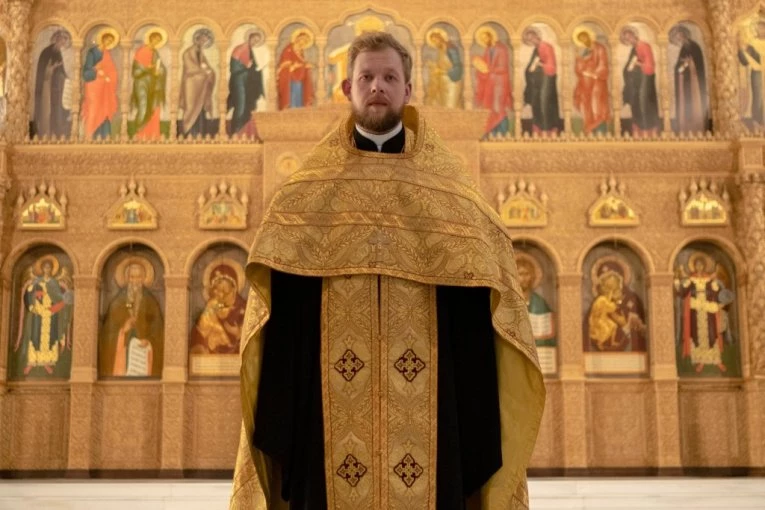 ZAŠTO PRAVOSLAVNI SVEŠTENIK NE MOŽE DA SE OŽENI KAD GOD POŽELI: Crkveno pravilo koje mnoge iznenadi kada saznaju kako zaista funkcioniše
