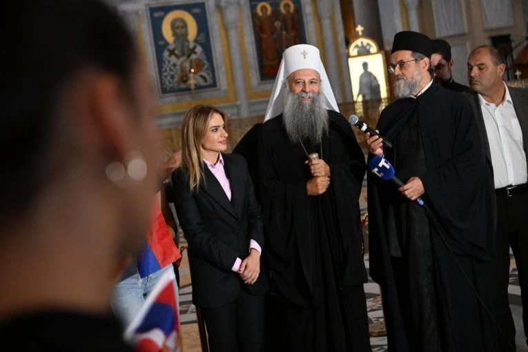 Drina ne sme da razdvaja, ona mora sve da nas spaja! Patrijarh Porfirije i ministarka Đurđević Stamenkovski s decom iz Hercegovine