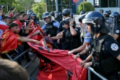 NAKON JUČERAŠNJEG DIVLJANJA U PRIŠTINI: Novi protest pristalica tzv. OVK zbog presuda Specijalizovanih veća u Hagu
