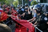 SITUACIJA U PRIŠTINI IZMIČE KONTROLI! Velike demonstracije zbog presuda vođama OVK - sve je napetije! (VIDEO)