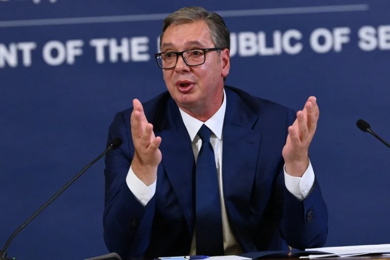 VUČIĆ SE OBRAĆA GRAĐANIMA: "Studentska" lista nema ni radnika, ni studenata - ima one koji su izvodili revoluciju po fakultetima!