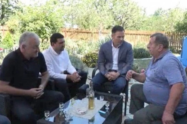 "NASTAVIĆEMO POLITIKU RASTA!" Mali s narodom u Valjevu: Razgovor sa građanima najvažniji! (FOTO, VIDEO)