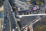 BEOGRAD JUTROS U ZNAKU GUŽVI! Brankov most najkritičniji, kolone i na Gazeli i Pančevcu, evo gde se sve čeka (FOTO)