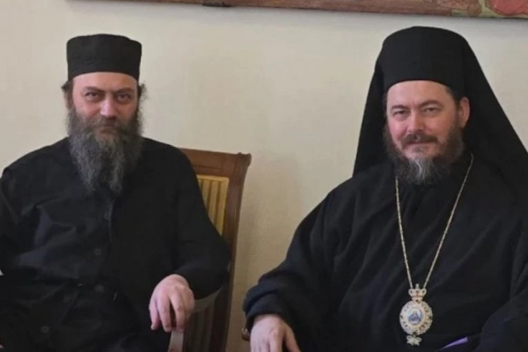 IGUMAN HILANDARA NA MALU GOSPOJINU SLUŽI U BEOGRADU: Arhimandrit Metodije sa vladikom Dositejem u Vaznesenjskoj crkvi