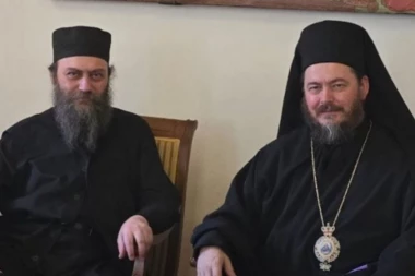 IGUMAN HILANDARA NA MALU GOSPOJINU SLUŽI U BEOGRADU: Arhimandrit Metodije sa vladikom Dositejem u Vaznesenjskoj crkvi