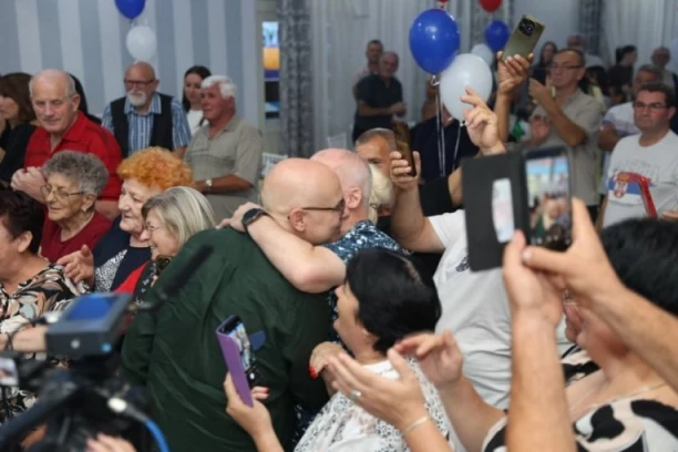 LIDER NAPREDNJAKA VUČEVIĆ POSLAO MOĆNU PORUKU IZ TEMERINA I BAČKOG JARKA: Dosta je podela, hoćemo ujedinjenu Srbiju, nudimo dogovor o boljoj budućnosti (FOTO)