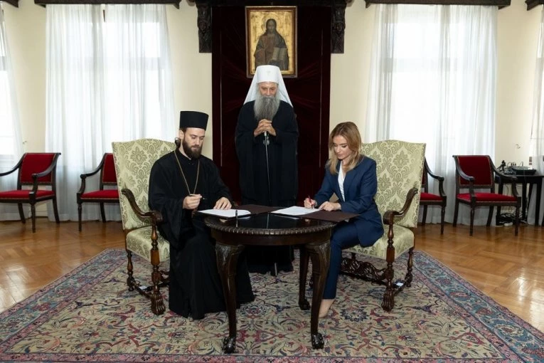 POMOĆ OD 12 MILIONA DINARA ZA NAJUGROŽENIJE: Potpisan ugovor o nastavku saradnje Crkve i države