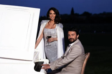 Naša pevačica snimila spot u jednoj od najskupljih vila u Srbiji: Poznati glumac ima glavnu ulogu (FOTO/VIDEO)