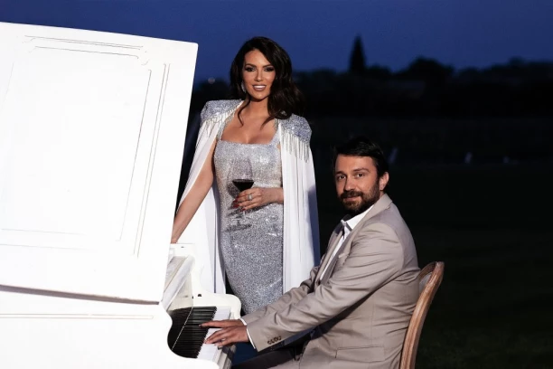 Naša pevačica snimila spot u jednoj od najskupljih vila u Srbiji: Poznati glumac ima glavnu ulogu (FOTO/VIDEO)