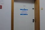 IZA OVIH VRATA SE DOGODILO STRAVIČNO UBISTVO! Prve slike sa mesta zločina u Novom Sadu: Sin presudio majci nožem, nije joj bilo spasa! (FOTO)