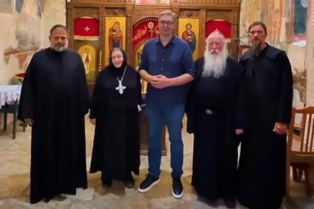 "KOPORIN JE SVETINJA KOJA NADAHNJUJE!" Vučić u velikom srpskom manastiru: "Srećan što sam na petnaestak minuta prigrabio taj mir!" (VIDEO)