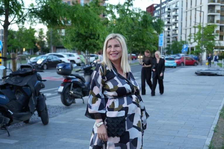 DEA ĐURĐEVIĆ OTKRILA ŠTA SE DEŠAVALO SA KOVERTAMA NA SVADBI: Voditeljka do detalja opisala svaki trenutak!
