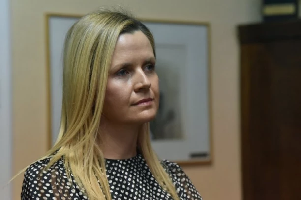 UREDNO NAPLAĆIVALA HONORARE DOK SU DRUGI BLOKIRALI FAKULTETE! Ko je Sanja Fric, koja se nalazi na blokaderskoj listi?!