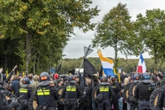 HAOS U HOLANDIJI! Protest desnice prerastao u nasilje - POLICIJA MORALA DA UPOTREBI VODENI TOP, PODIGNUTI I HELIKOPTERI! (FOTO, VIDEO)