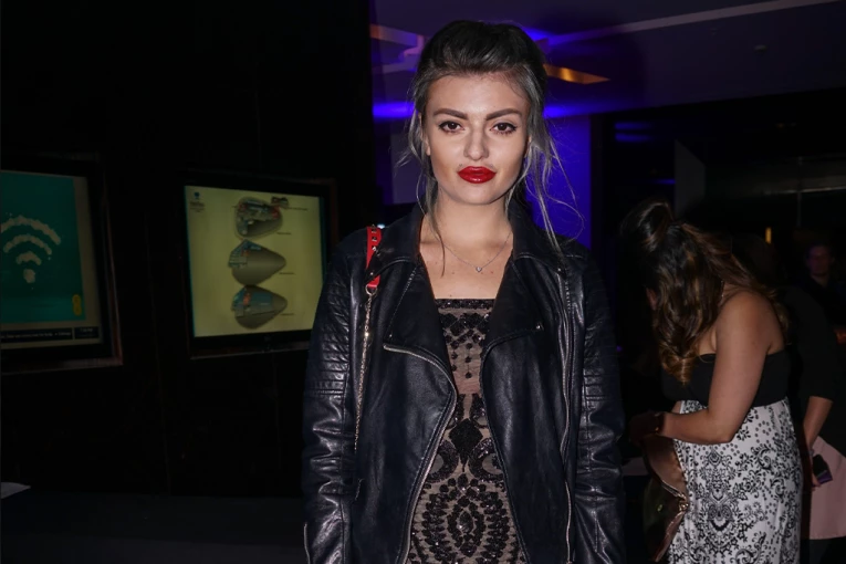 ELA DVORNIK DOBILA STARATELJSTVO NAD ĆERKAMA: Hitno se oglasila mama Danijela!