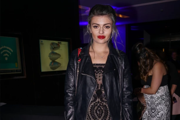 ELA DVORNIK DOBILA STARATELJSTVO NAD ĆERKAMA: Hitno se oglasila mama Danijela!