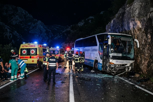AUTOBUS PUN DECE SE ZAKUCAO U STENU! Stravična nesreća kod Mojkovca - IMA POVREĐENIH!
