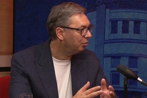 VUČIĆ GOST RADIO BEOGRADA! Predsednik o odlasku u Njujork: Susret sa Trampom, a verujem da će i Sergej Lavrov biti tamo! (FOTO)