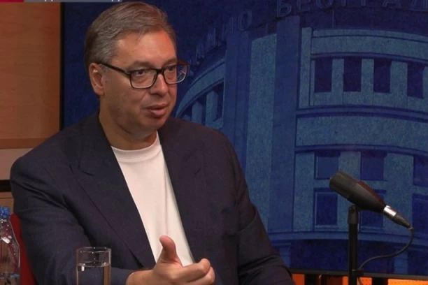 VUČIĆ GOST RADIO BEOGRADA! Predsednik o NIS: Nije do nas, to je sve što mogu da vam kažem! (FOTO)