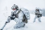 FIJASKO AMERIČKIH MARINACA NA ARKTIKU! Nove čizme nisu izdržale sneg i led - đonovi im se raspali, Norvežani ih spasavali!