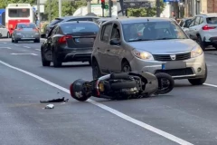 SUDAR U CENTRU BEOGRADA! Motociklista oboren kod Trga Nikole Pašića, stvaraju se gužve! (VIDEO)